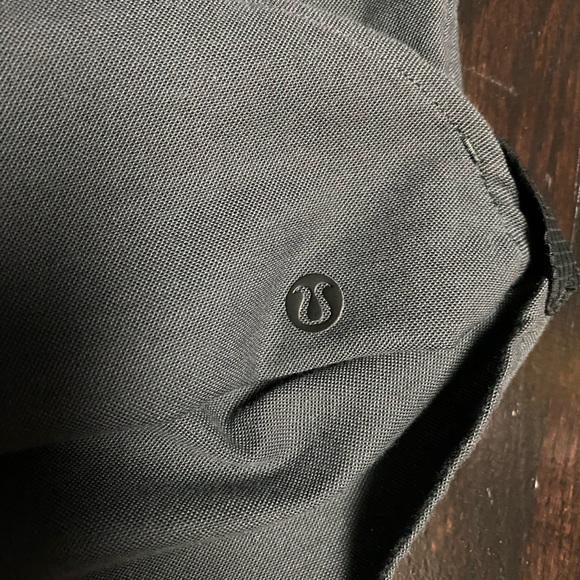 Lululemon button down gray and black shirt size L - Picture 3 of 3